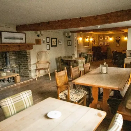 The Red Lion Arlingham-3