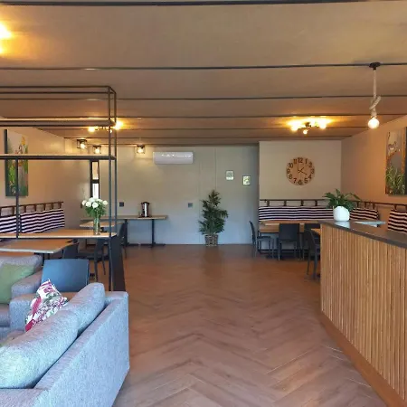 Le Bezz Guesthouse-3