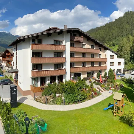 Quality Hosts Arlberg Hotel Garni Mössmer-3
