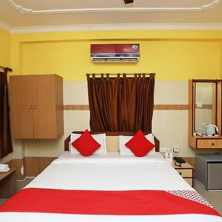 Puri Inn: Beachside Retreat with Lift & Parking-3