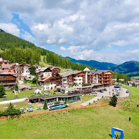 Dolasilla Mountain Panoramic Wellness Hotel-3