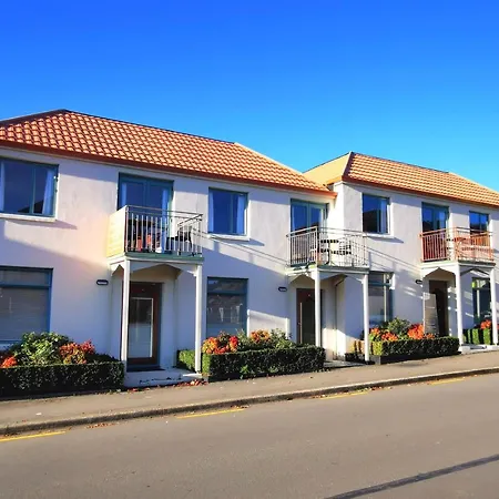 Les Troupes Apartments-2