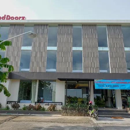 Reddoorz Plus Near Solo Baru-3