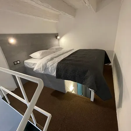 Lift Hotel Boutique - Derybasivska-2