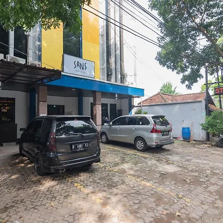 Sans Hotel Cihampelas Bandung-3