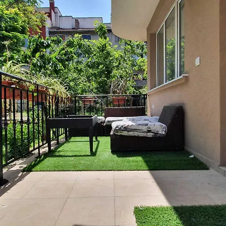 House With Garden-2