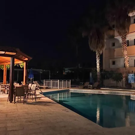 Harriets Apartments-3