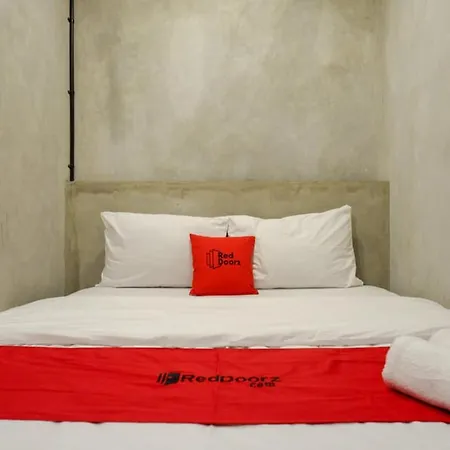 Reddoorz Plus Near Kawasan Sam Poo Kong Semarang-3