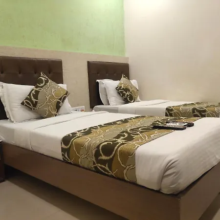 Hotel Golden Nest Popular Residency T2 International Airport Mumbai-3