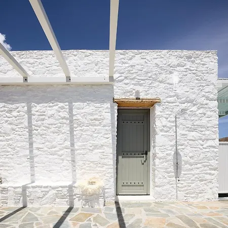 Wise Luxury Suites-3