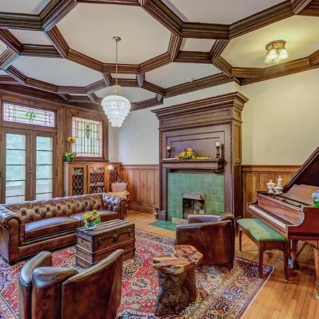 Oak Hall Mansion And Boutique Hotel-3