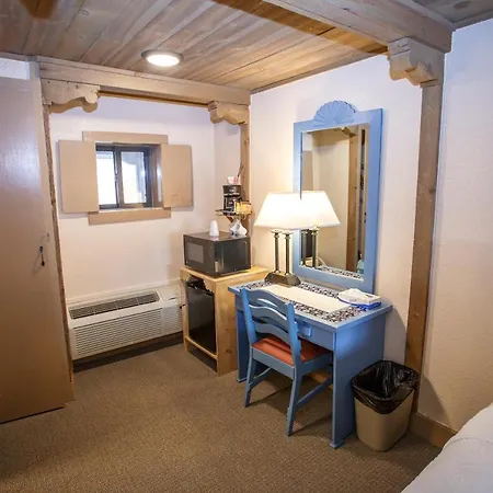 Chama Trails Motel-3