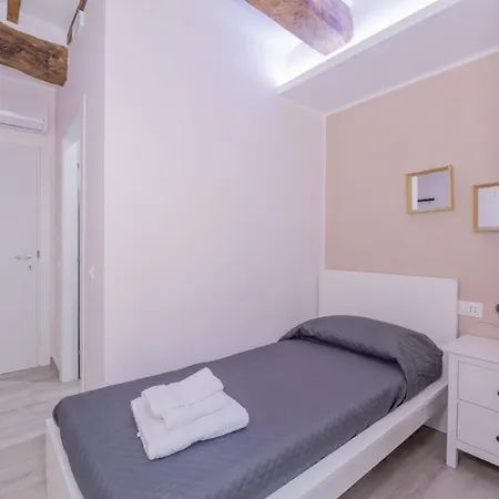 Residenza Borgo Guazzo - By Devona Rooms-3