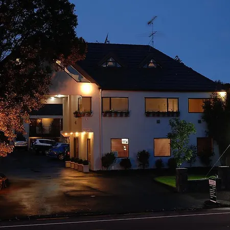 Oaktree Motel-2