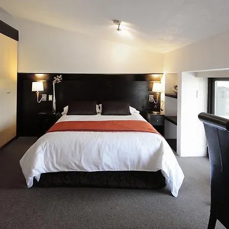 Aztic Hotel And Executive Suites-2