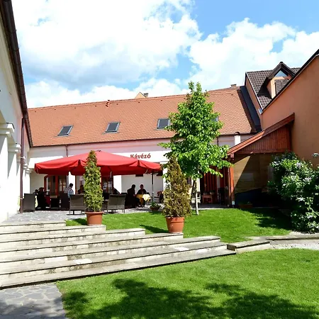 Servita Udvarház Eger-2