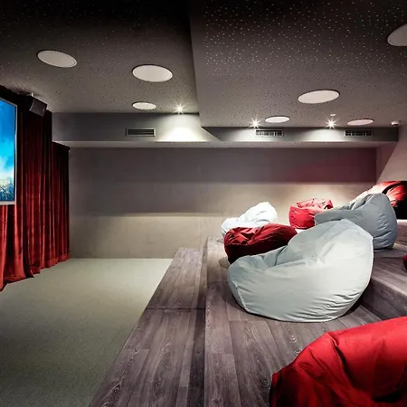 Hotel Berghof Crystal Spa & Sports-3