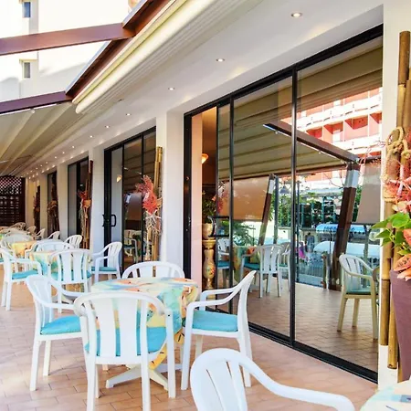 Hotel Royal-Spiaggia-2
