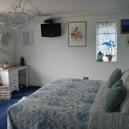 The Waters Edge Guest House-2