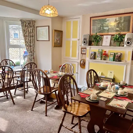 Apsley Villa Guest House.-3