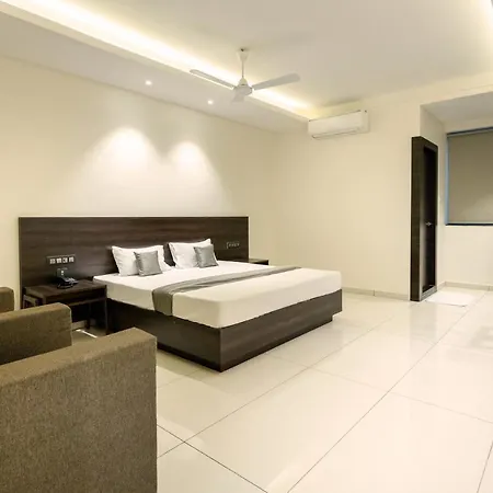 Hotel Paramount Suites & Service Apartments-2