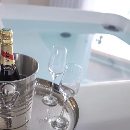 Les Suites Love 1 Spa Vue Mer Piscine-2