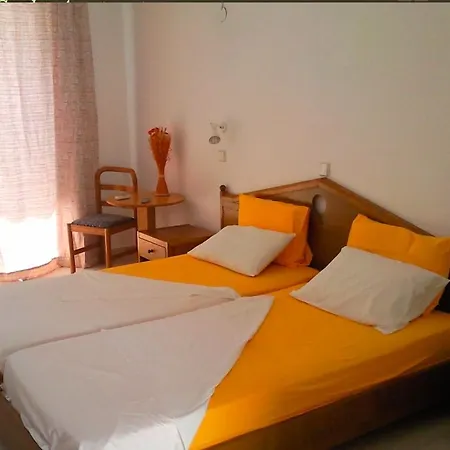 Room In Studio - Rock Garden Apartment By The Beach-2