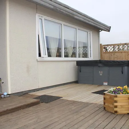 Stori-Bakki Guesthouse-With Hot Tub-3
