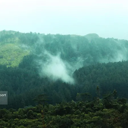 The Kissing Mountains-2