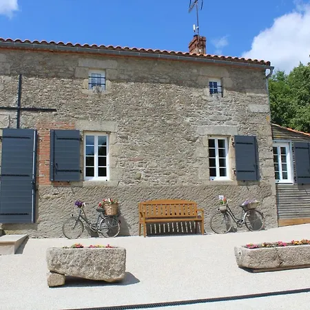 Chambres d'hôtes Logis Charrier Le Petit Bignon-3