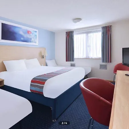 Travelodge Aberdeen Central-3