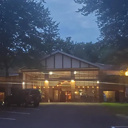 Pocono Mountain Hotel And Spa-3