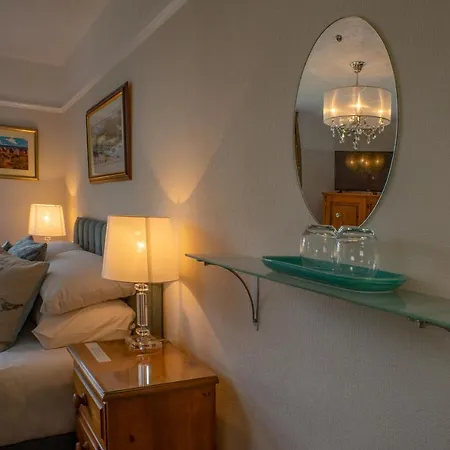 Meadowcroft Guest House-3