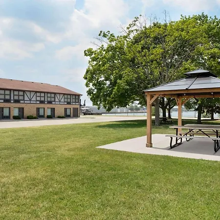 Days Inn By Wyndham Sarnia Harbourfront-2