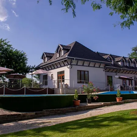 Reneszánsz Vendégház-2