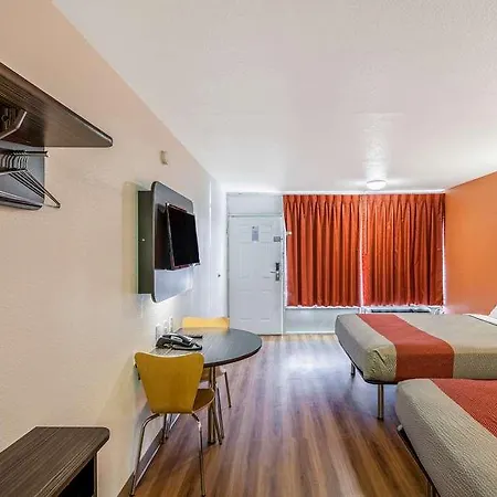 Motel 6 Fort Worth Stockyards-2