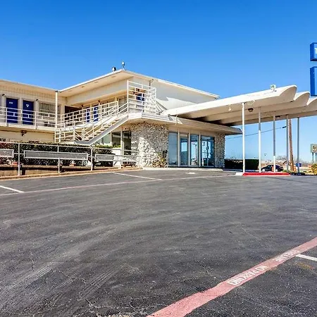 Motel 6 Fort Worth Stockyards-3