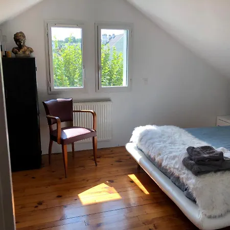 Chambre hôtes nichée sous les toits-3