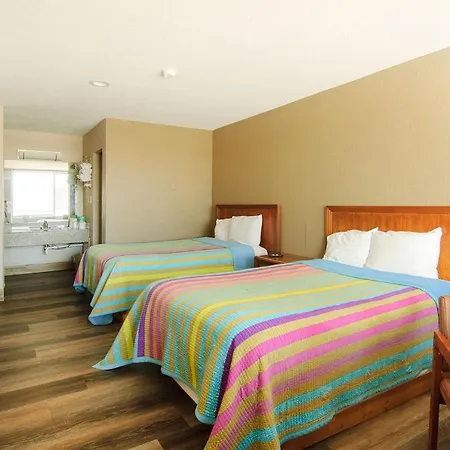 Town And Country Inn-3
