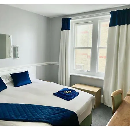 Royal Hotel Sheerness-3