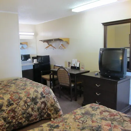 Super 8 By Wyndham Lubbock Civic Center North-3