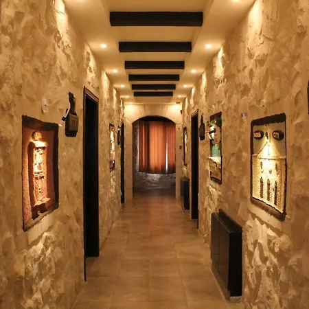 Mount Nebo Hotel & Restaurant Madaba City Center-3