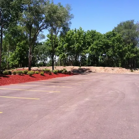 Price Pointe Inn-2