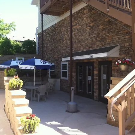 Price Pointe Inn-3