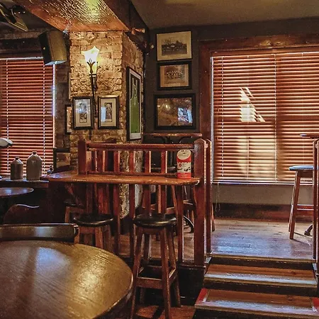 Muskerry Arms Bar And B&B-3