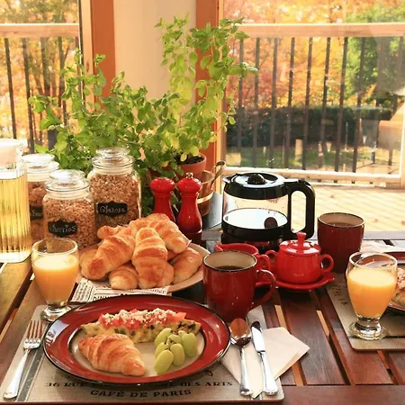 The Burgundy Dream Bed And Breakfast-2