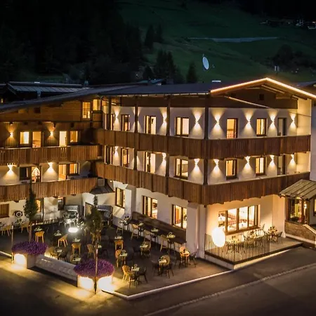 First Mountain Hotel Oetztal-3