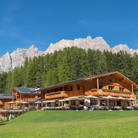 Dolomiti Lodge Alvera-3