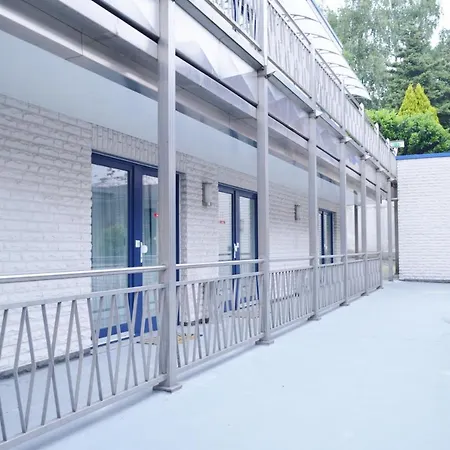 Hotel B8 Voerde-3
