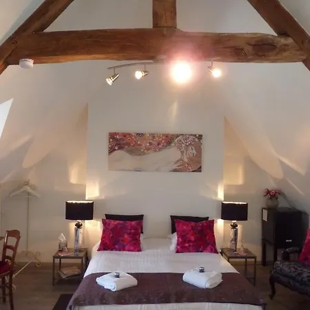 Maison D'Hotes Les Belles De Mai-3